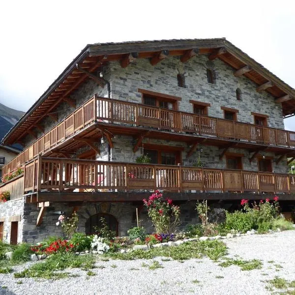Chalet Les Liouès，位于Sollières-Sardières的酒店
