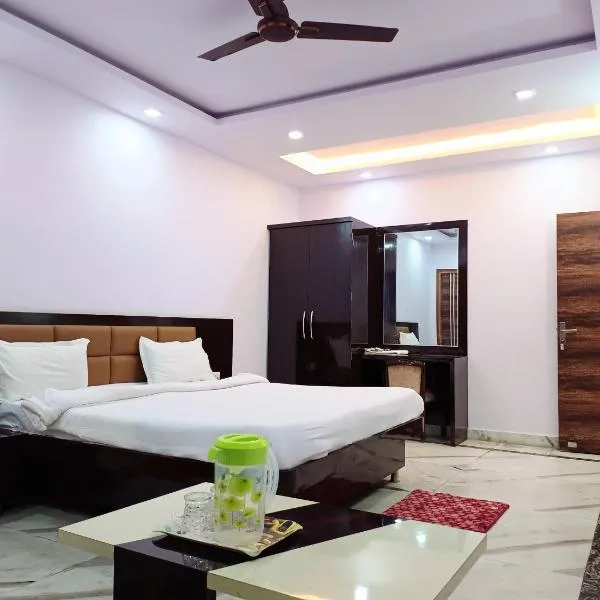 Hotel Pink Paradise,位于戈勒克布尔的酒店