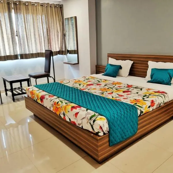 Hotel Dhruva-Solapur Pet friendly，位于索拉普的酒店