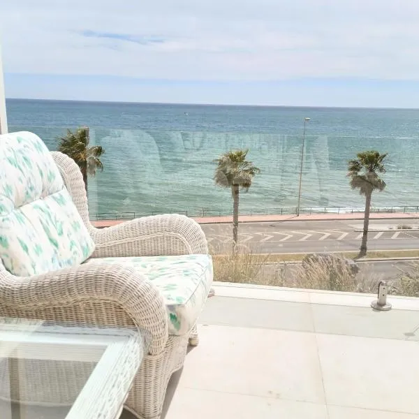 Townhouse 4BR - Beachfront! - Pool - Best Location，位于贝纳尔马德纳的酒店