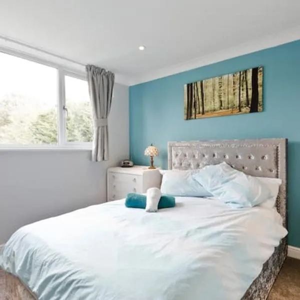 StayInWoking at 30 Woodlands，位于Horsell的酒店