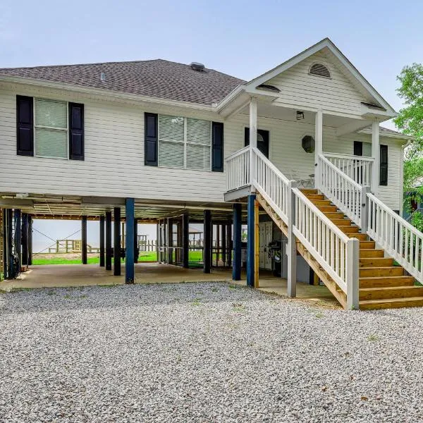 Foley Beach Cottage with Waterfront Backyard!，位于Magnolia Springs的酒店