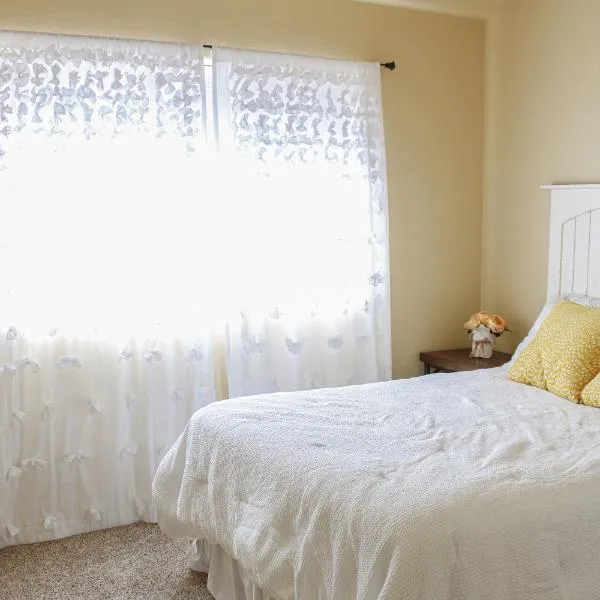 Chic Residence Near DT Sheridan，位于谢里登的酒店