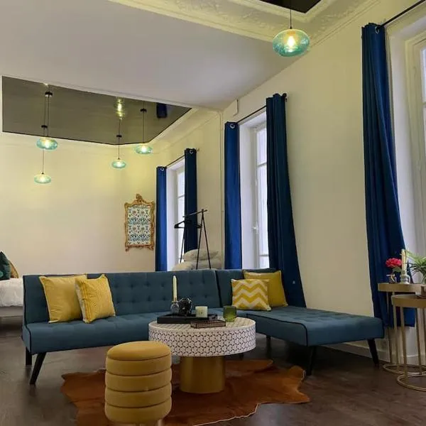 Cosy Loft Charme/Porte Maillot，位于塞纳河畔讷伊的酒店