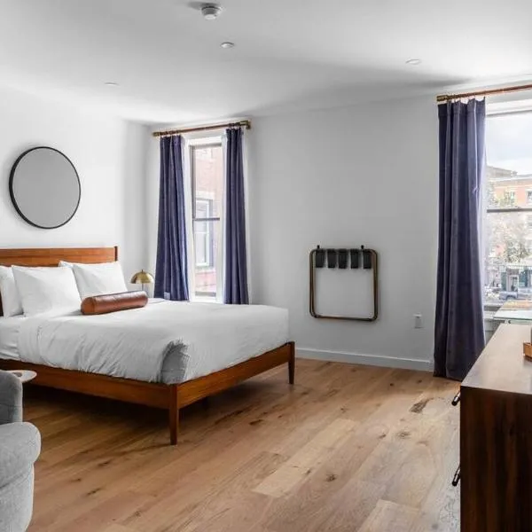 Historic Hotel, Heart of Bangor, Fiber Wi-Fi, Roku TV, Room # 206，位于班戈的酒店