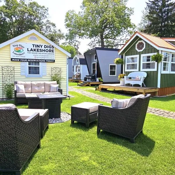 Tiny Digs Lakeshore - Tiny House Lodging，位于Muskegon Heights的酒店