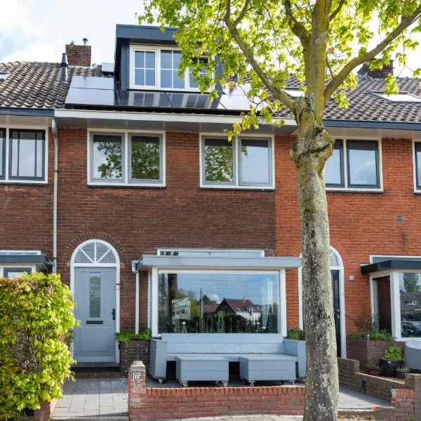 Beautiful house n.Amsterdam, suitable for families，位于希佛萨姆的酒店