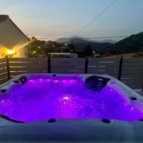 Villa Eftychia Serene Getaway with Hot Tub in a Quiet Location，位于基萨莫斯的酒店