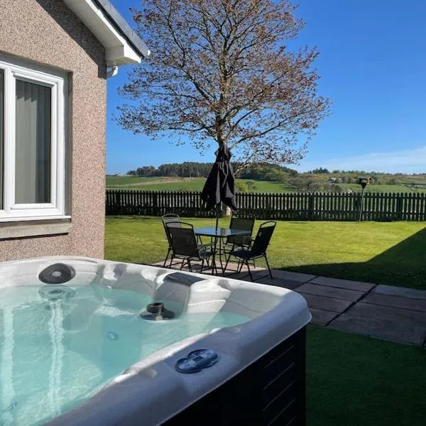 Hot Tub, Holiday Home in Rural Aberdeen, Near to Stonehaven & Aberdeen City, Superhost.，位于马里卡尔特的酒店