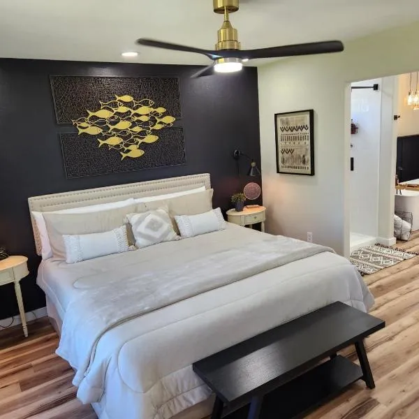 Grand Lake Cabin Rental at Duck Creek, Sleeps 6, Hot Tub & Pool，位于Afton的酒店