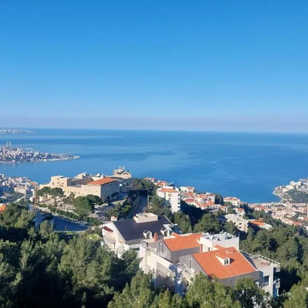 Arcadia Guesthouses - Ghazir, Lebanon，位于Ad Dkārīn的酒店