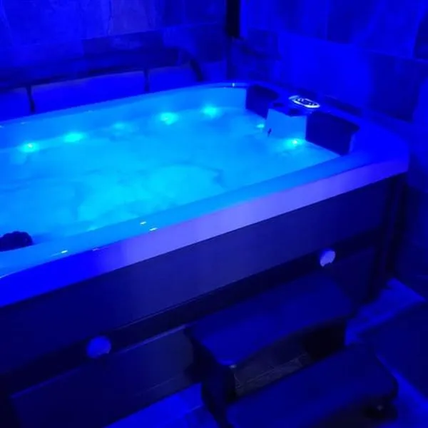 Hébergement avec SPA privatif，位于Loos-en-Gohelle的酒店