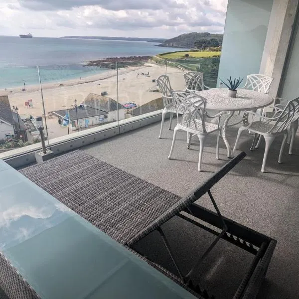 Luxury 3bd, beach access & views，位于法尔茅斯的酒店