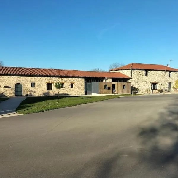 Au détour du Puy Maison avec piscine intérieure à 15 mn Puy du Fou，位于普佐日的酒店