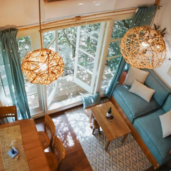 Blue House In The Woods- Amirim，位于埃米瑞姆的酒店