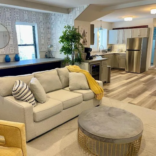 Modern Fully Renovated Suite & Loft in Downtown Trenton，位于特伦顿的酒店
