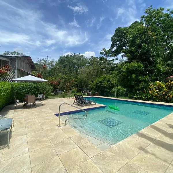 Finca Cristal con Piscina Room Verde con AC，位于蓬塔乌巴的酒店