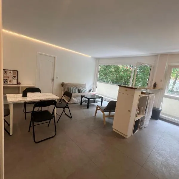 Oasis de Verdure avec Balcons - Proche Versailles，位于维罗夫莱的酒店