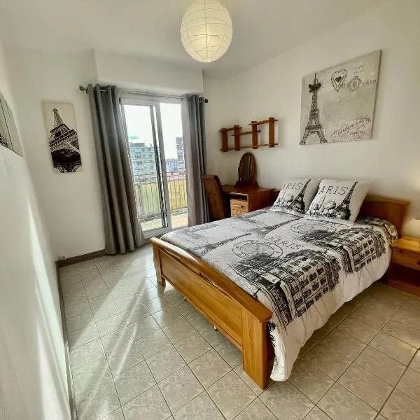 Chambre privée en colocation dans un appartement au centre de rillieux la pape，位于荷里尤的酒店