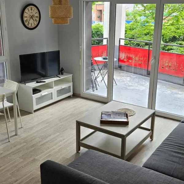 Appartement 2 chambres avec terrasse et garage，位于Saint-André-lez-Lille的酒店