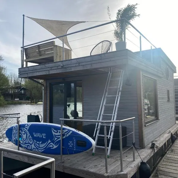 Hausboot OFF im Diamantgraben an der Elbe，位于汉堡的酒店