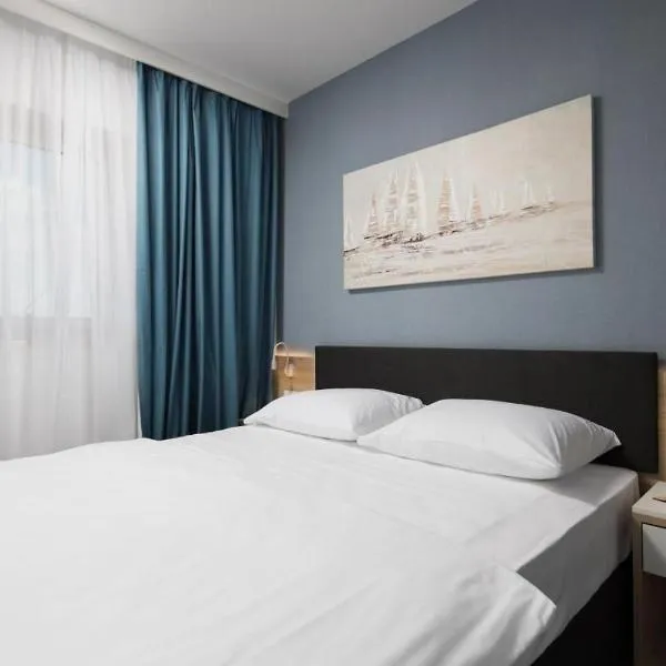 Garden Palace Pool Deluxe Apartment，位于乌马格的酒店