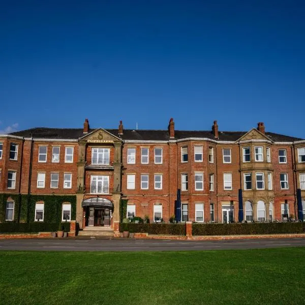 Clifton Arms Hotel，位于Lytham St Annes的酒店