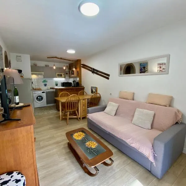 Charmant Logement de plein pied avec piscine 2*，位于卢登维耶尔的酒店