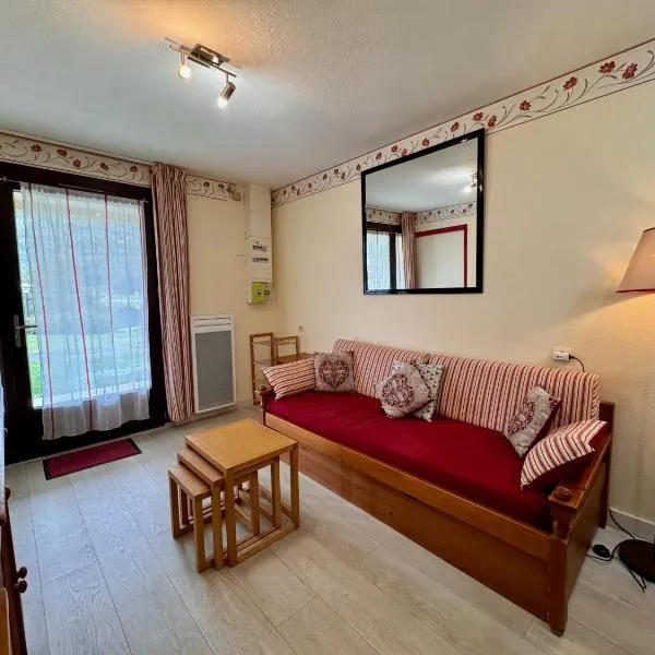 Charmant logement de plain-pied avec Piscine，位于卢登维耶尔的酒店