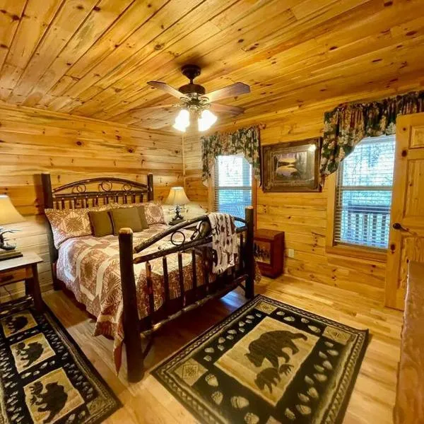 Cabin 2 bed close to Helen hot tub #15，位于海伦的酒店