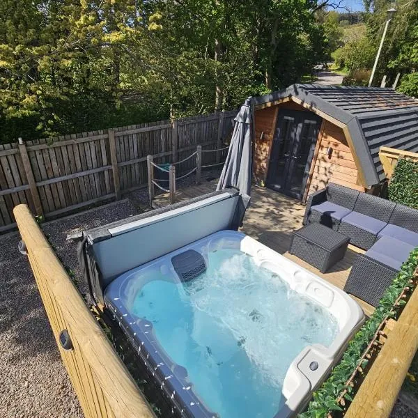 Morvan Pod & Hot tub，位于格伦芬南的酒店