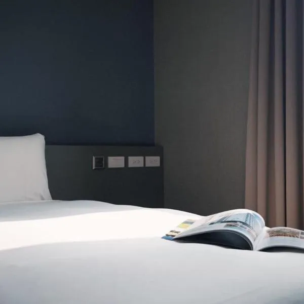 Hotel Leisure 台中輕行旅，位于台中市的酒店