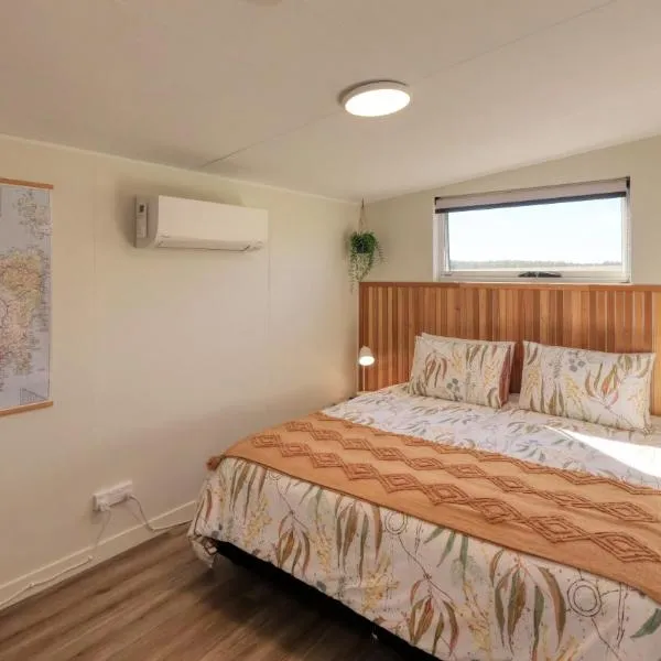 Badger's View Farmstay Cottage，位于Railton的酒店