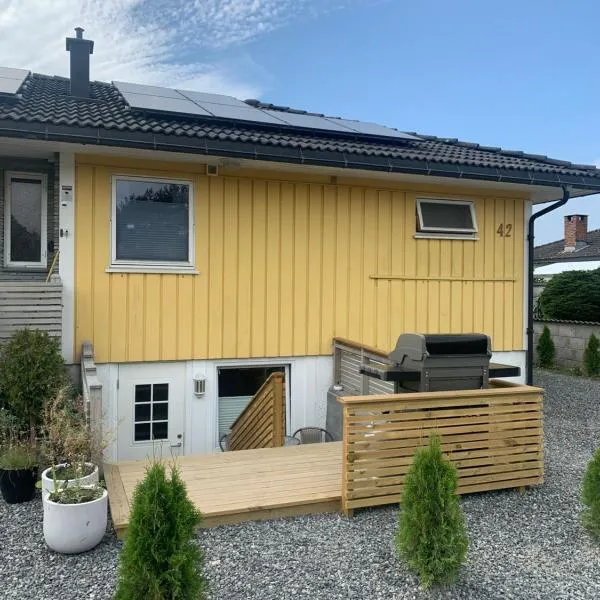 Apartment With Pool & Sauna Porsgrunn，位于Brevik的酒店