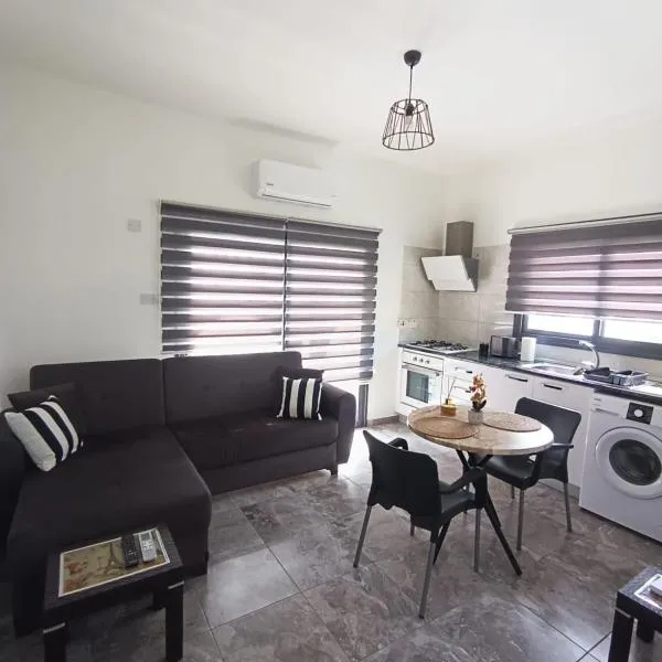 Cem's 2 bedroom Apartment Famagusta City Centre，位于法马古斯塔的酒店