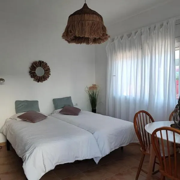 Apartament Bambú 2, Cala Montgó a un minuto de la playa，位于莱斯卡拉的酒店