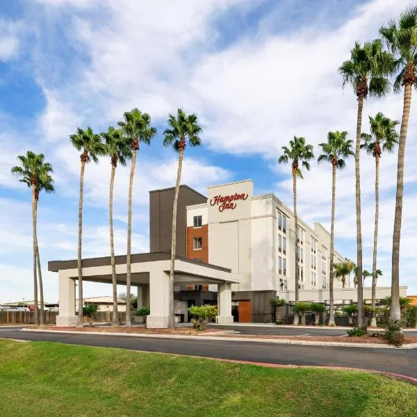 拉雷多汉普顿酒店，位于Laredo的酒店