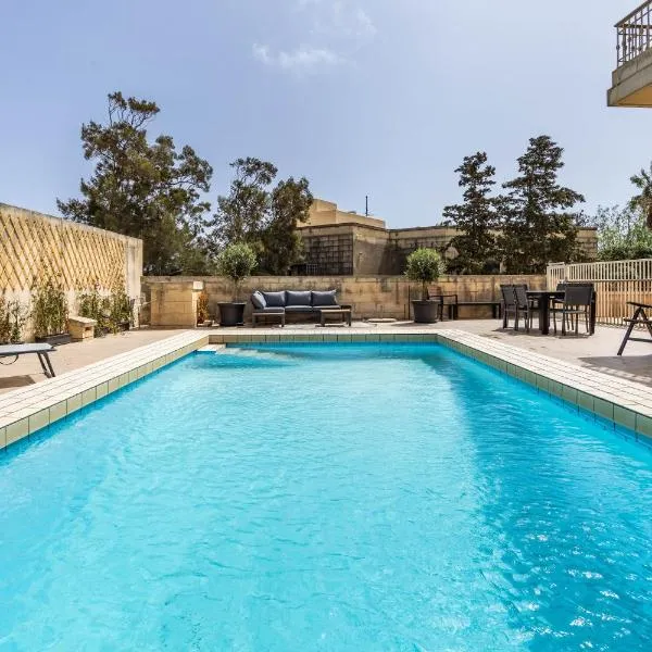 Tranquil Mansion - 3 Bed, Pool, BBQ & Gaming Room，位于Is-Swieqi的酒店