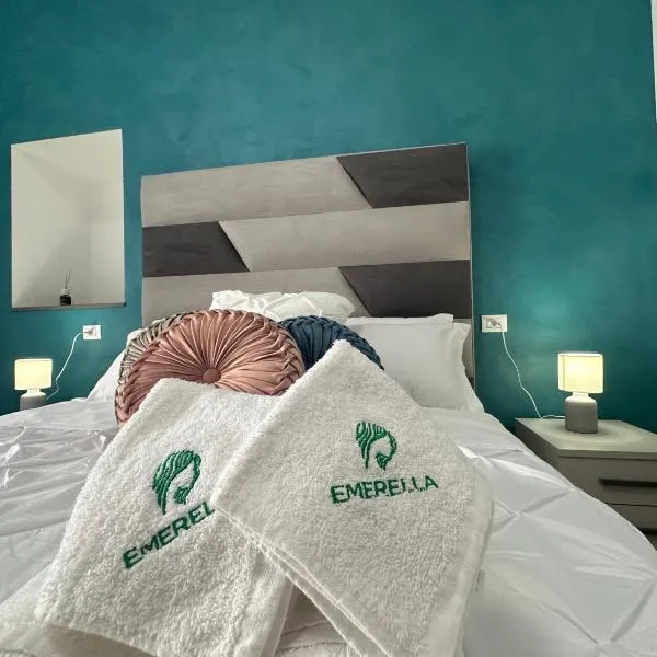 Emerella Luxury Suites-Siderno Lungomare，位于锡代诺滨海的酒店