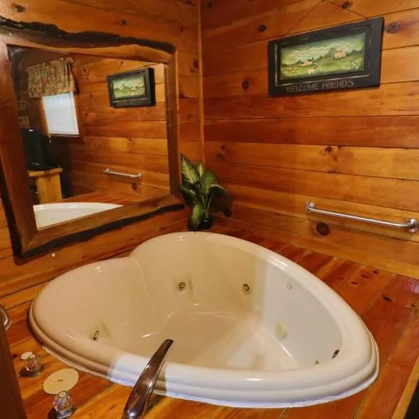 Alpine Mountain Sweetheart Cabin Jacuzzi #6，位于海伦的酒店