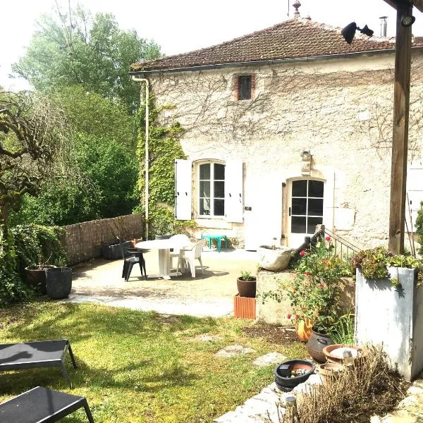 Les Chambres du Prieuré，位于Saint-Vincent-Rive-dʼOlt的酒店
