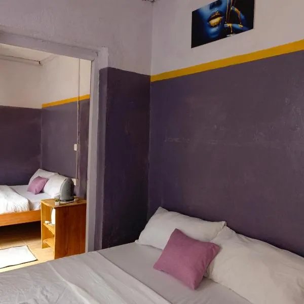 Wrech House Sagana 1989 - PAY BEFORE ARRIVAL -3 Rooms, 4 Beds, Kitchen & Bathroom，位于Sagana的酒店