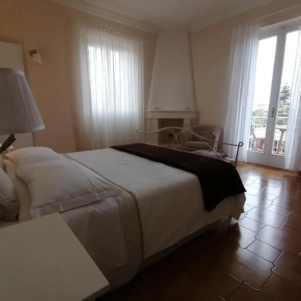 DIMORA BIANCA ROOMS，位于佩兹迪格雷科的酒店