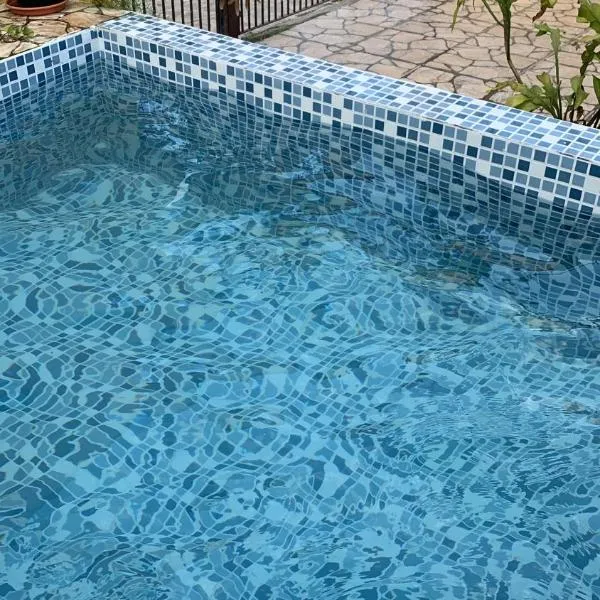 Casa ampla com piscina 4 quadras da praia , Espaço gourmet churrasqueira，位于大普拉亚的酒店
