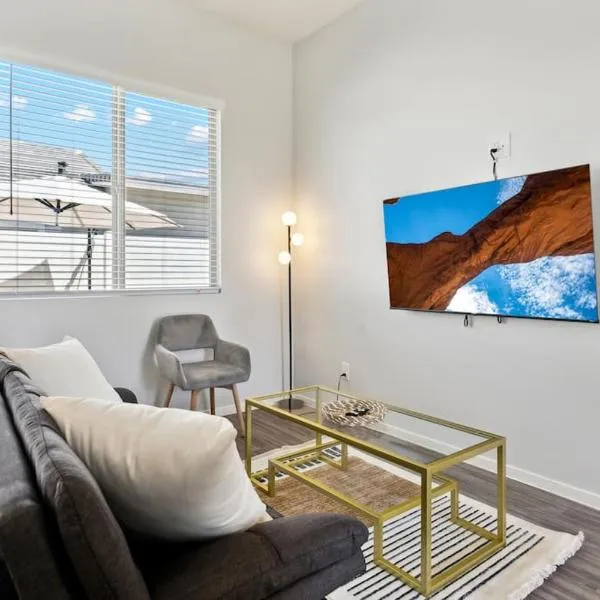 Dreamlight Modern Home in Casa Grande with Pool,BBQ，位于卡萨格兰德的酒店