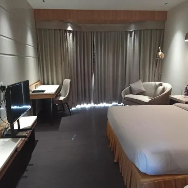 The Red Maple Mashal，位于印多尔的酒店