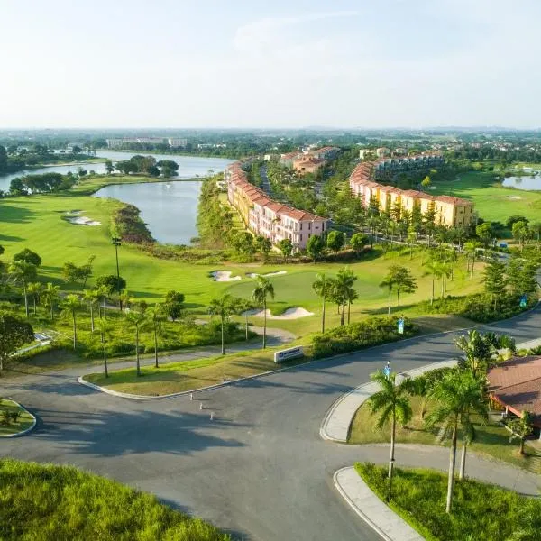 Wyndham Sky Lake Resort and Villas，位于Luong Son的酒店