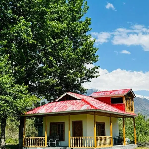 Country Club Balakot Riverside Attic Cottage，位于Bālākot的酒店