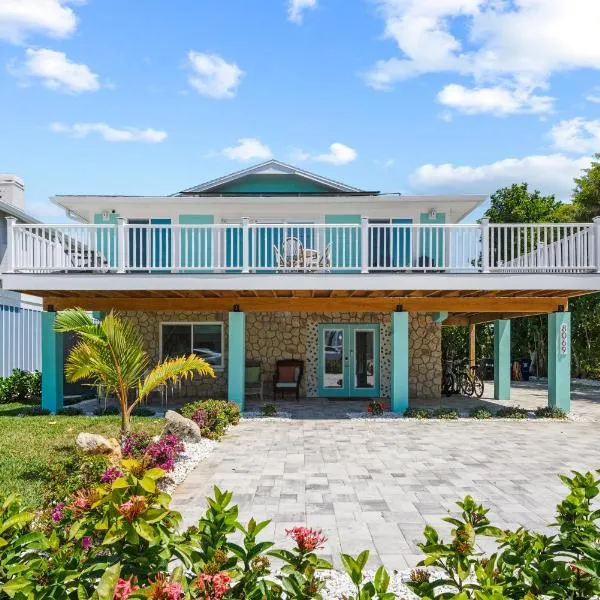 Seaside oasis studio with heated pool，位于迈尔斯堡海滩的酒店