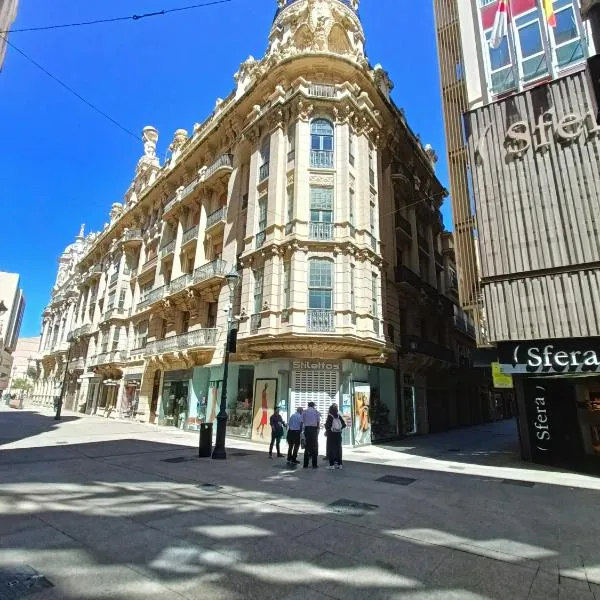 Piso en pleno centro de Albacete con garaje，位于阿尔巴塞特的酒店